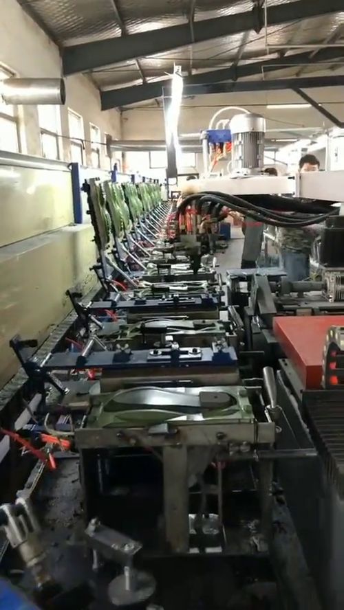 工厂智能机器人,不见一个员工